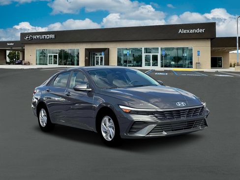 New 2026 Hyundai Elantra SE FWD image 11