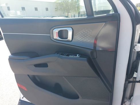 Used 2024 Kia Sorento S image 29