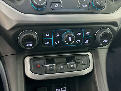 Used 2023 GMC Acadia SLT image 24