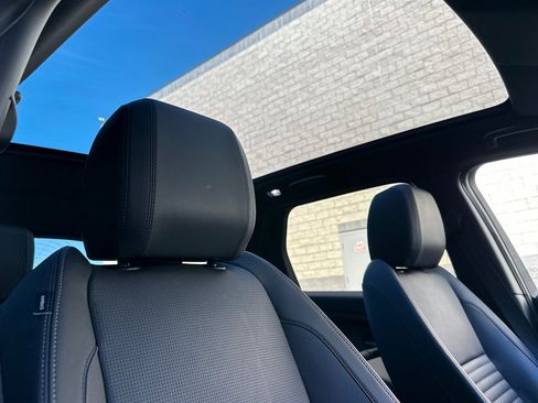 Certified 2025 Land Rover Discovery Sport Dynamic SE image 18