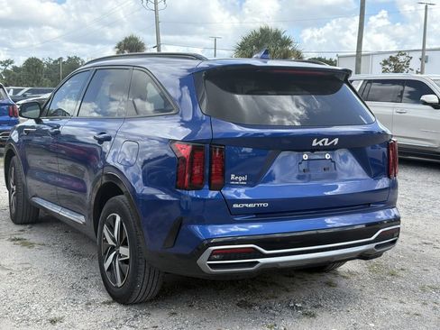 Certified 2023 Kia Sorento S w/ Panoramic Sunroof Package FWD image 6