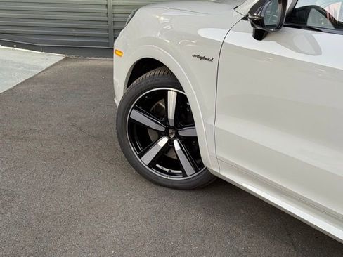New 2025 Porsche Cayenne Turbo AWD/4WD image 12