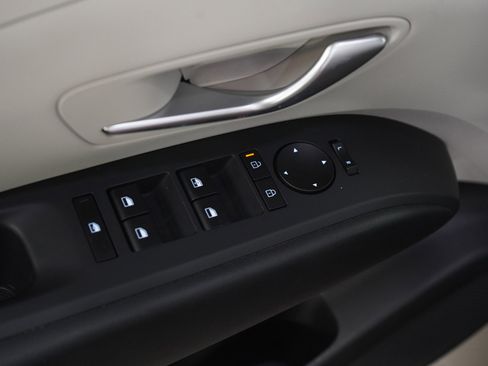 Certified 2025 Hyundai Tucson SE image 19