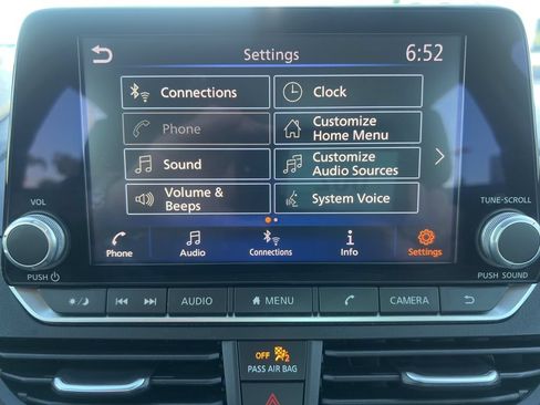 Used 2025 Nissan Altima 2.5 SV FWD image 43