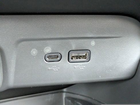 Used 2025 Chevrolet Trax RS w/ Sunroof Package image 21