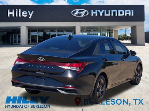 Used 2023 Hyundai Elantra SEL FWD image 4