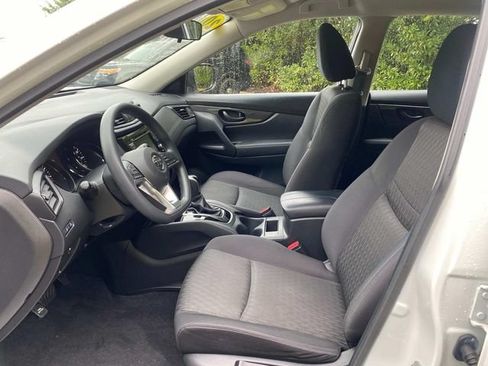 Used 2020 Nissan Rogue S FWD image 11