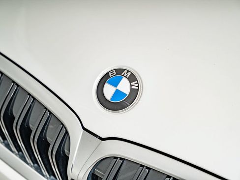 Used 2025 BMW 330i xDrive Sedan w/ M Sport Package AWD/4WD image 12