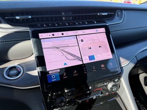 New 2025 Jeep Grand Cherokee Limited w/ Trailer Tow Package image 3