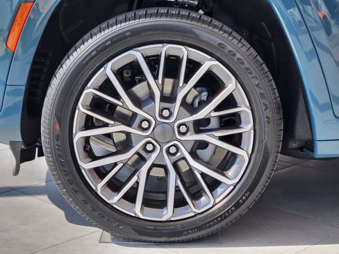 New 2026 Jeep Grand Cherokee Summit AWD/4WD image 10