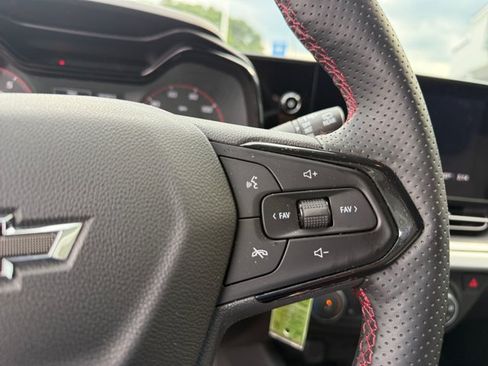 Used 2025 Chevrolet Trax RS w/ Driver Confidence Package FWD image 17