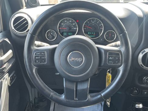 Used 2014 Jeep Wrangler Unlimited Rubicon w/ Connectivity Group AWD/4WD image 24