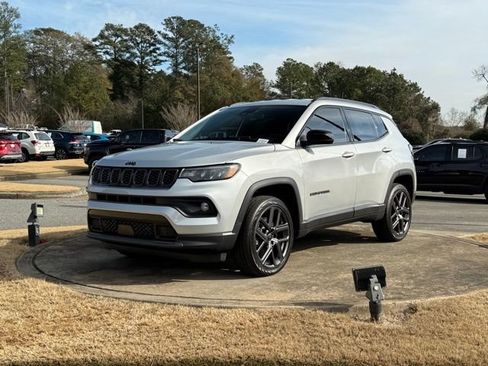 New 2026 Jeep Compass Latitude AWD/4WD image 3