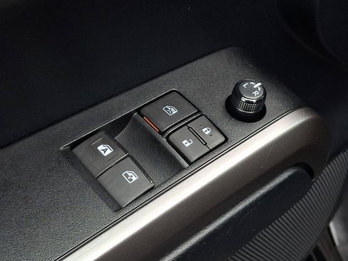 Used 2019 Toyota Tacoma SR5 image 25