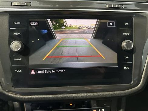 Certified 2022 Volkswagen Tiguan SE R-Line image 29