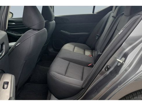 Used 2025 Nissan Altima 2.5 SV FWD image 15
