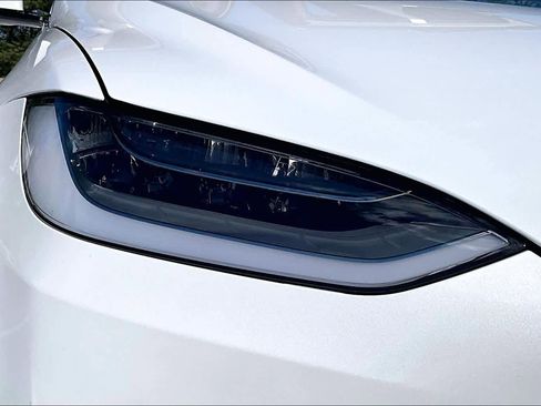 Used 2022 Tesla Model X image 25