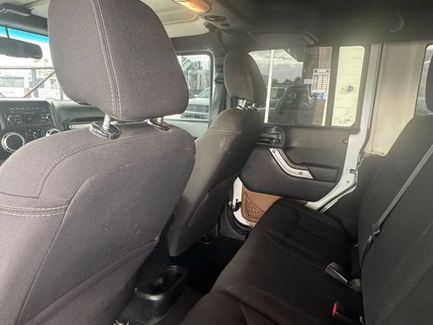 Used 2016 Jeep Wrangler Unlimited Rubicon w/ Max Tow Package image 29