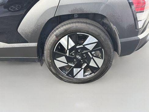 Used 2025 Hyundai Kona SEL FWD image 11
