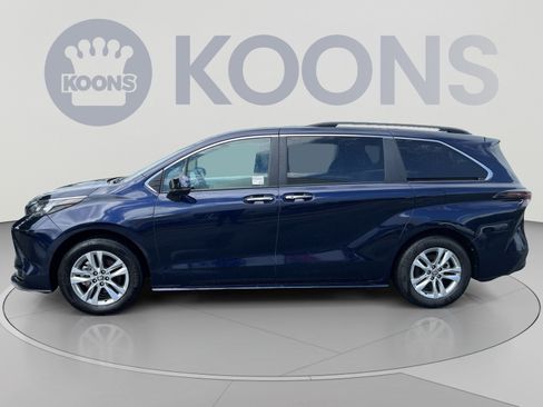 Used 2025 Toyota Sienna XLE w/ XLE Plus Package AWD/4WD image 2