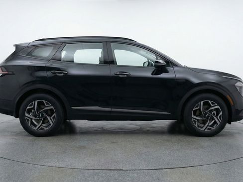 Used 2025 Kia Sportage LX FWD image 11
