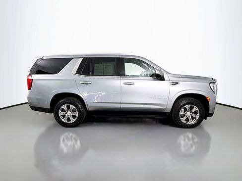 Used 2024 GMC Yukon SLE AWD/4WD image 9