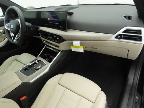 Used 2026 BMW 330i xDrive Sedan w/ M Sport Package AWD/4WD image 17