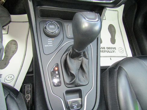 Used 2022 Jeep Cherokee Latitude Lux image 32