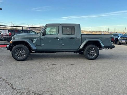 New 2026 Jeep Gladiator Sport AWD/4WD image 2
