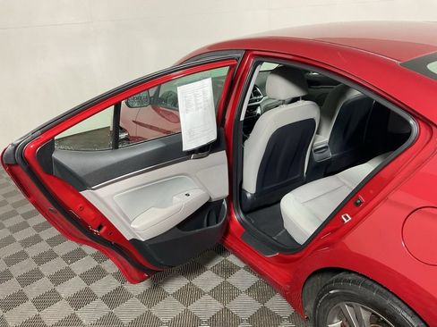 Used 2018 Hyundai Elantra SEL FWD image 29
