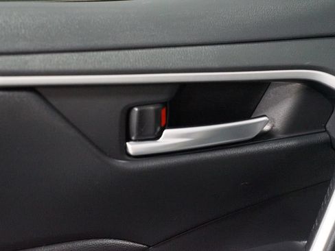 Used 2019 Toyota RAV4 XLE FWD image 31