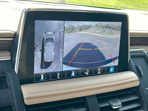 Used 2021 Chevrolet Tahoe Premier w/ Premium Package image 32