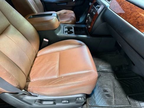 Used 2013 Chevrolet Avalanche LS image 22