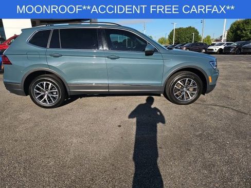 Used 2020 Volkswagen Tiguan SE w/ Panoramic Sunroof Package image 25