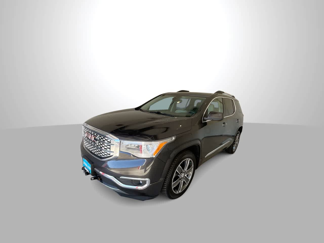 Used 2017 GMC Acadia Denali w/ Technology Package AWD/4WD image 4