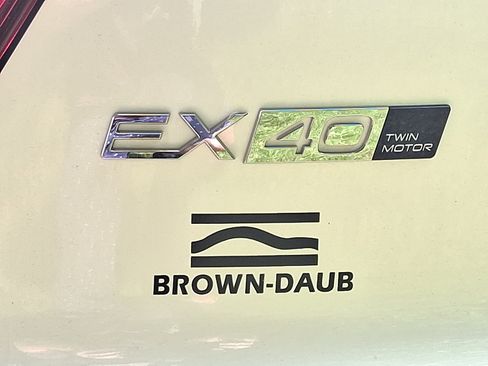 Used 2026 Volvo EX40 Plus w/ Climate Package AWD/4WD image 5