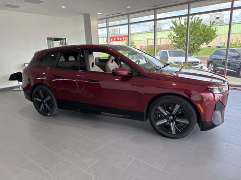 Used 2023 BMW iX xDrive50 w/ Premium Package AWD/4WD image 1