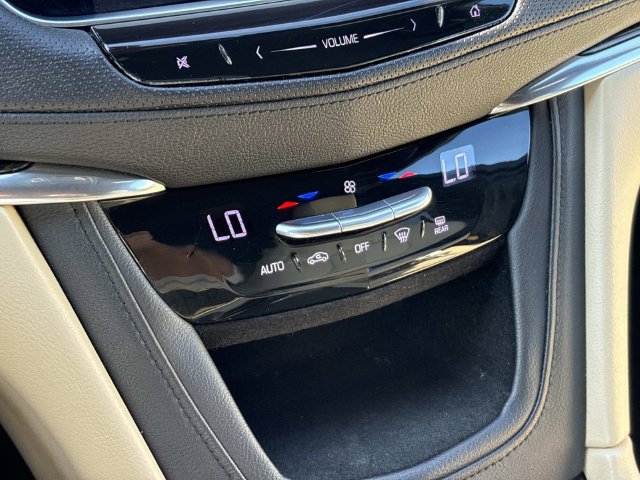 Used 2017 Cadillac XT5 FWD image 33