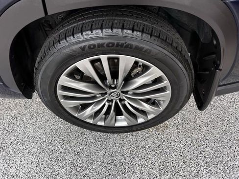 Certified 2020 Toyota Highlander Platinum image 10