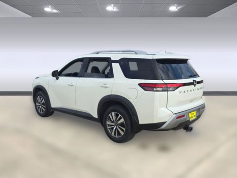 Used 2024 Nissan Pathfinder SL image 3