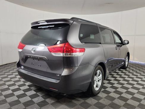 Used 2011 Toyota Sienna LE FWD image 7