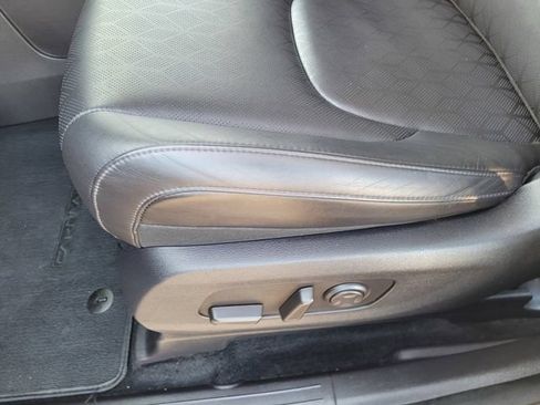 Used 2025 Kia Carnival FWD image 24