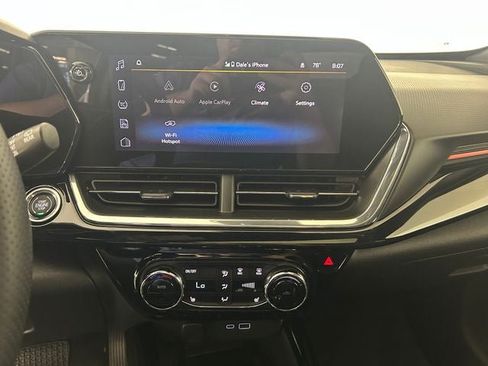 Used 2025 Chevrolet Trax RS w/ Sunroof Package FWD image 22