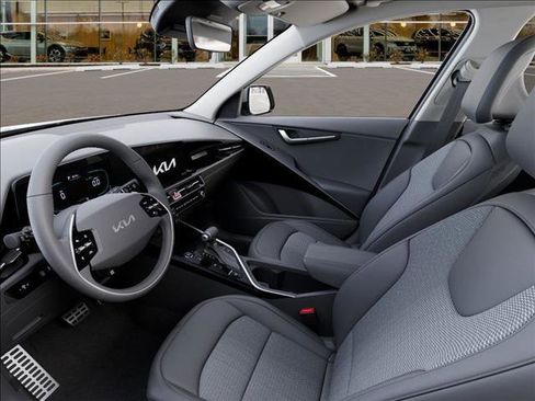 New 2025 Kia Niro EX Touring image 17