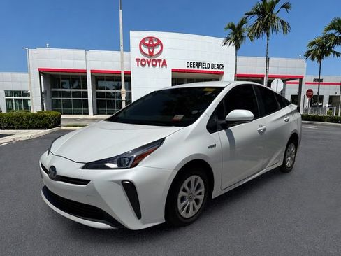 Used 2021 Toyota Prius L Eco FWD image 3
