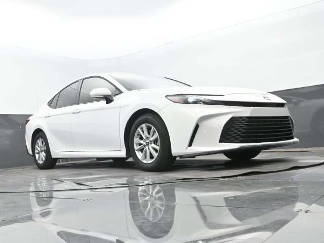 Used 2026 Toyota Camry LE FWD image 9