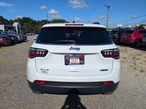 Used 2024 Jeep Compass Latitude AWD/4WD image 4