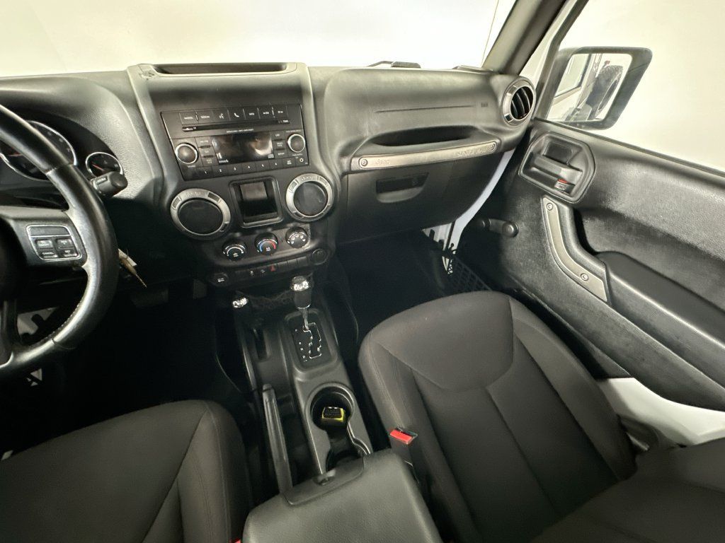 Used 2015 Jeep Wrangler Sport w/ Connectivity Group AWD/4WD image 11