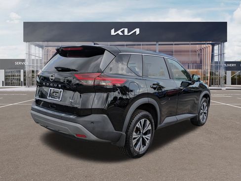 Used 2023 Nissan Rogue SV FWD image 4