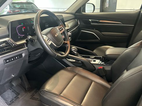 Used 2024 Kia Telluride LX AWD/4WD image 11